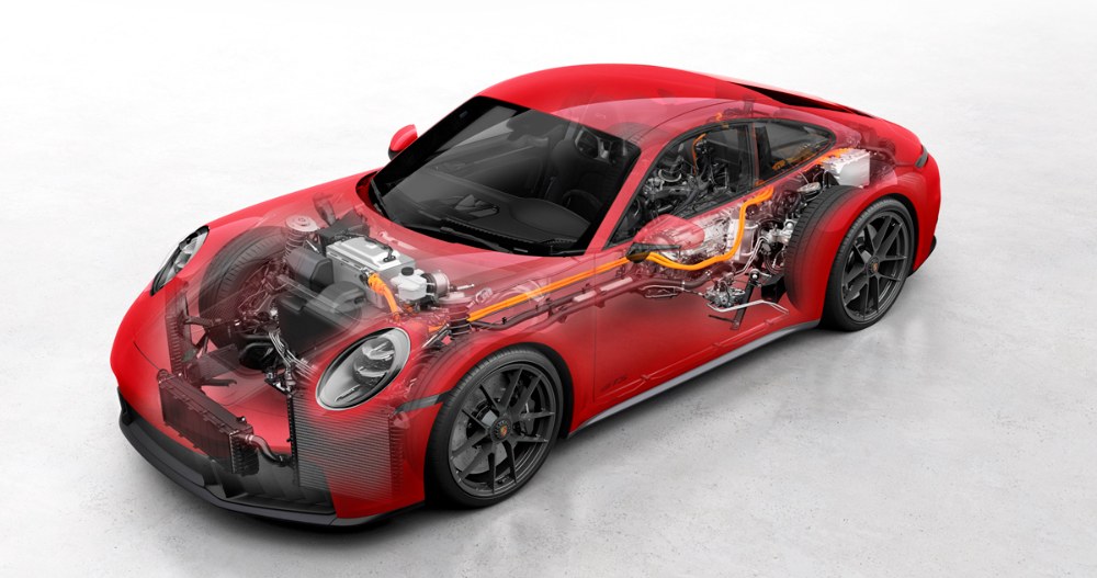 Plochý motor umístěný za zadní nápravou je stále poznávacím znakem modelů 911