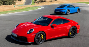 911 Carrera GTS je nejdynamičtější Carrerou, nad ní jsou postavené varianty 911 Turbo a pak výrazně sportovní modely 911 GT3 s atmosféricky plněným plochým šestiválcem