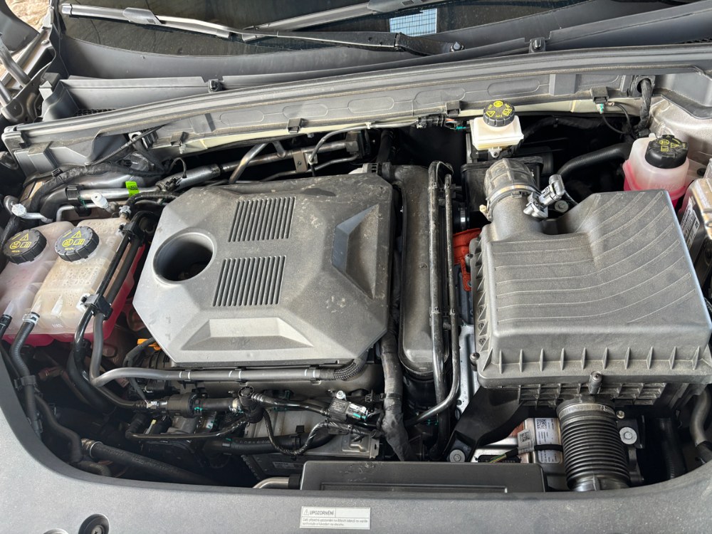 Pohon je velmi tichý a kultivovaný. Udávané spotřeby 5,5 l/100 km jsme ovšem dosáhli pouze při klidné jízdě ve městě