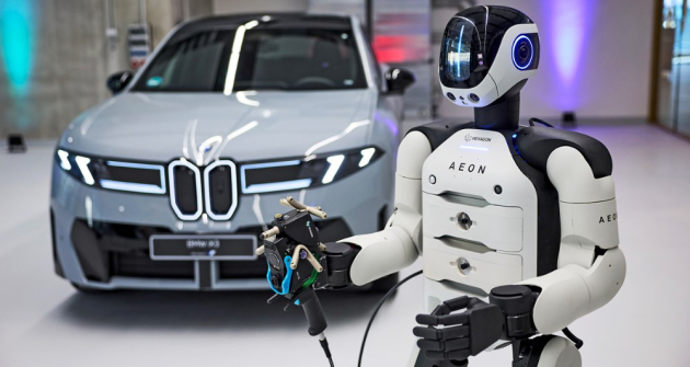 Univerzálnost použití zvyšují různé nástavce, které může robot AEON brát do rukou