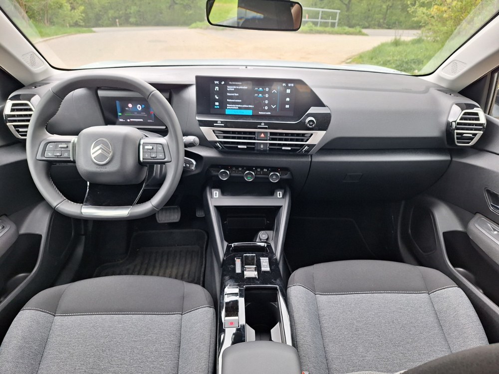 Již nejlevnější Citroën C4 You má 5,5palcový přístrojový štít a 10palcový dotykový barevný středový displej