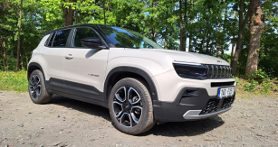 Jeep Avenger Turbo e-Hybrid Summit