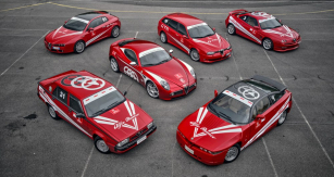 Ještě před vjezdem na trať Verano jsme si mohli prohlédnout několik klenotů značky Alfa Romeo. Nechyběly mezi nimi typy 8C Competizione, SZ Zagato, 75 QV ani 156 GTA. S těmito vozy se však v rámci programu Alfa Romeo Driving Academy bohužel nesvezete
