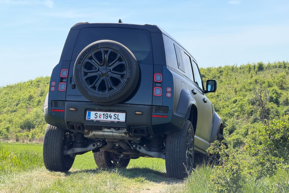 V nejvyšší poloze podvozku Defender OCTA nabídne světlou výšku přesahující 300 mm