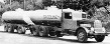 Těžký truck FAGEOL s vlekem na přepravu paliva vyrobený koncem třicátých let
