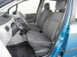 Přední sedadla jsou náznakově anatomicky tvarovaná, řidičovo i svisle seřiditelné v rozsahu 60mm.