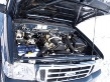 Nazakrytovaný vznětový přeplňovaný motor má příjemný "syrový" zvuk pracovního off-roadu