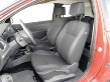 Anatomicky tvarovaná přední sedadla s bočními airbagy jsou pohodlná a ve velkém rozsahu seřiditelná, řidičovo i svisle