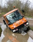 Unimog pri brodení po naklonenej rovine