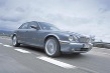Agilita Jaguaru XJ je skutečně mimořádná. Automobil je nyní plnohodnotným konkurentem BMW řady 7, Mercedesu třídy S a samozřejmě i Audi A8.