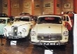 Britské vozy Sunbeam-Talbot 90 a Ford Consul v Národním automobilovém muzeu v Beaulieu v jižní Anglii.