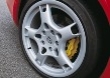 19palcová kola jsou u verze Carrera S standartem, žluté třmeny značí keramické brzdy PCCB.